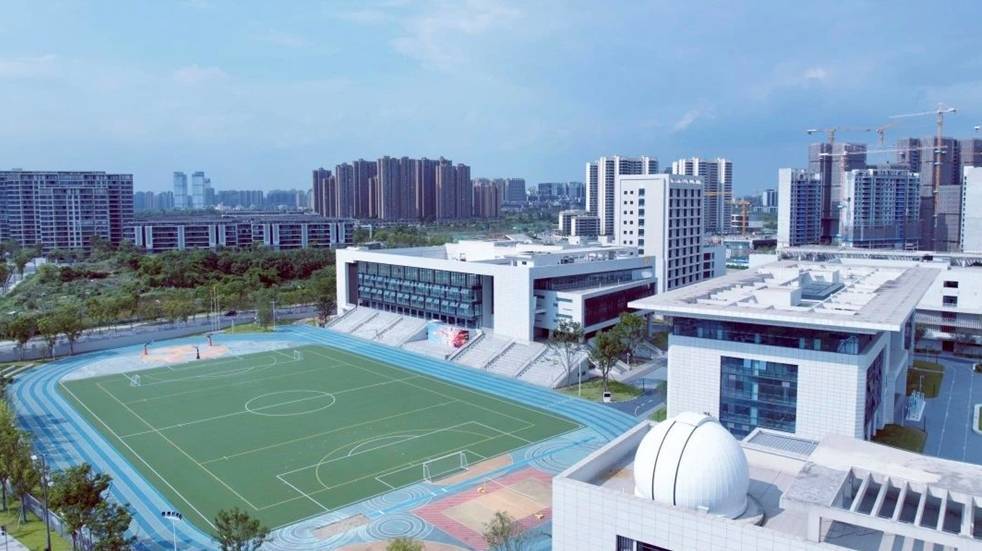 2025年成都市天府新区香山中学是否招收高三复读生？