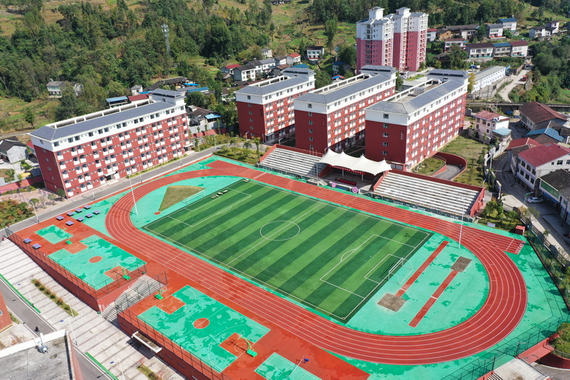 2025年达州市万源中学是否招收高三复读生？