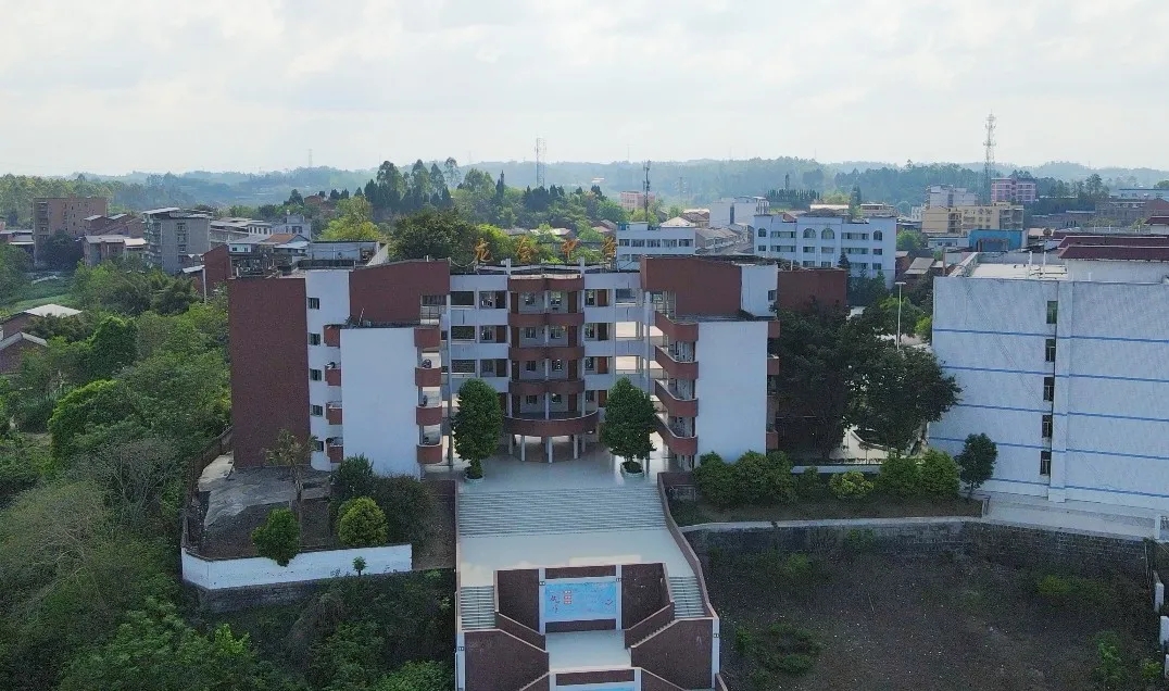 2025年内江市威远龙会中学招生分数线|录取分数线是多少? 2025年内江市威远龙会中学招生分数线|录取分数线是多少?